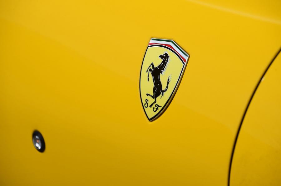 Детали экстерьера Ferrari 812 Superfast 2017 года  (UK) (фото 6 из 25)